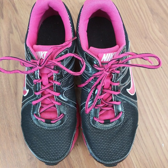 Nike Shoes - Nike Reax Rocket Sneakers